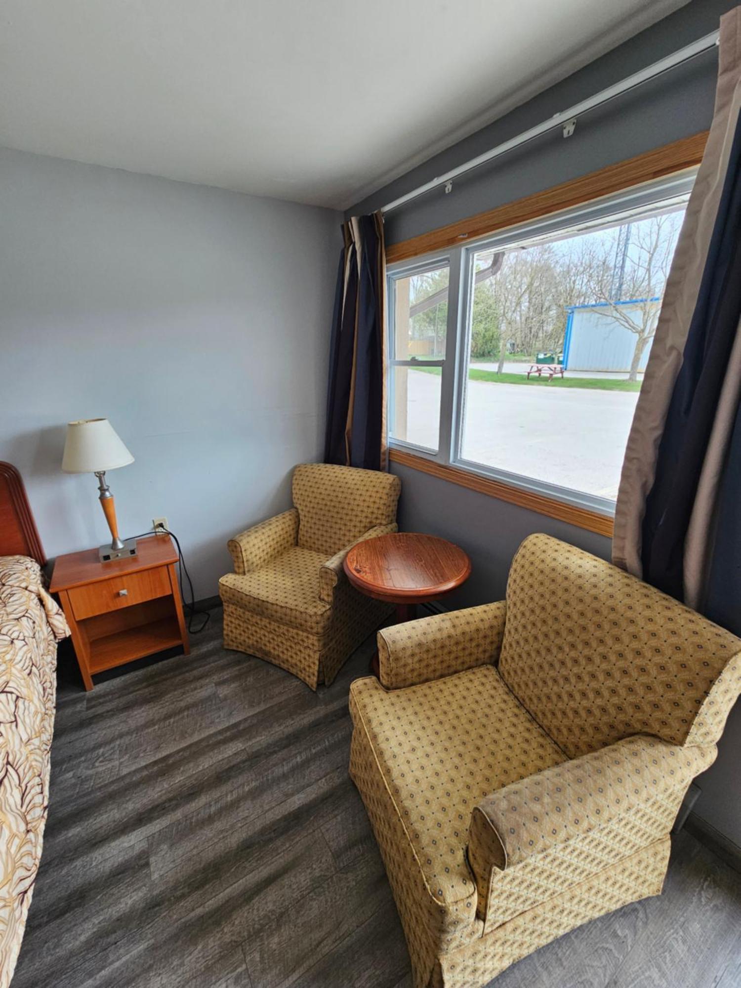 Forest Plaza Motel Mount Forest Dış mekan fotoğraf