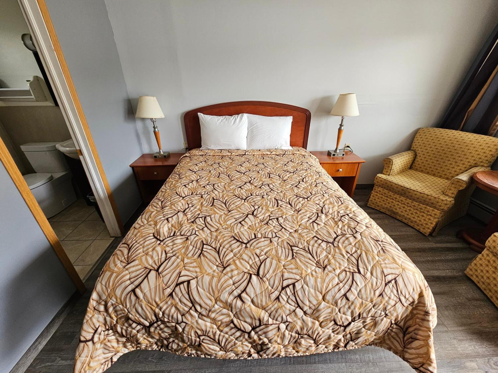 Forest Plaza Motel Mount Forest Dış mekan fotoğraf
