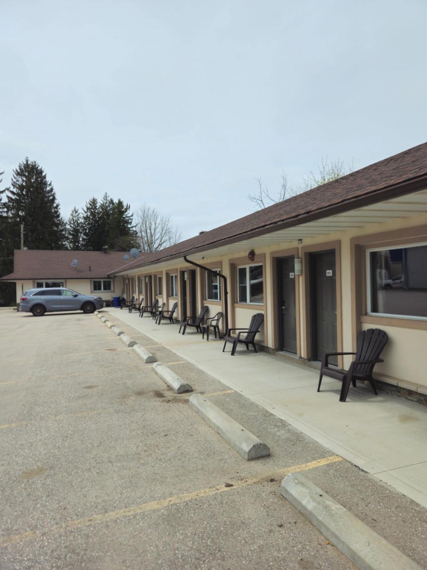Forest Plaza Motel Mount Forest Dış mekan fotoğraf