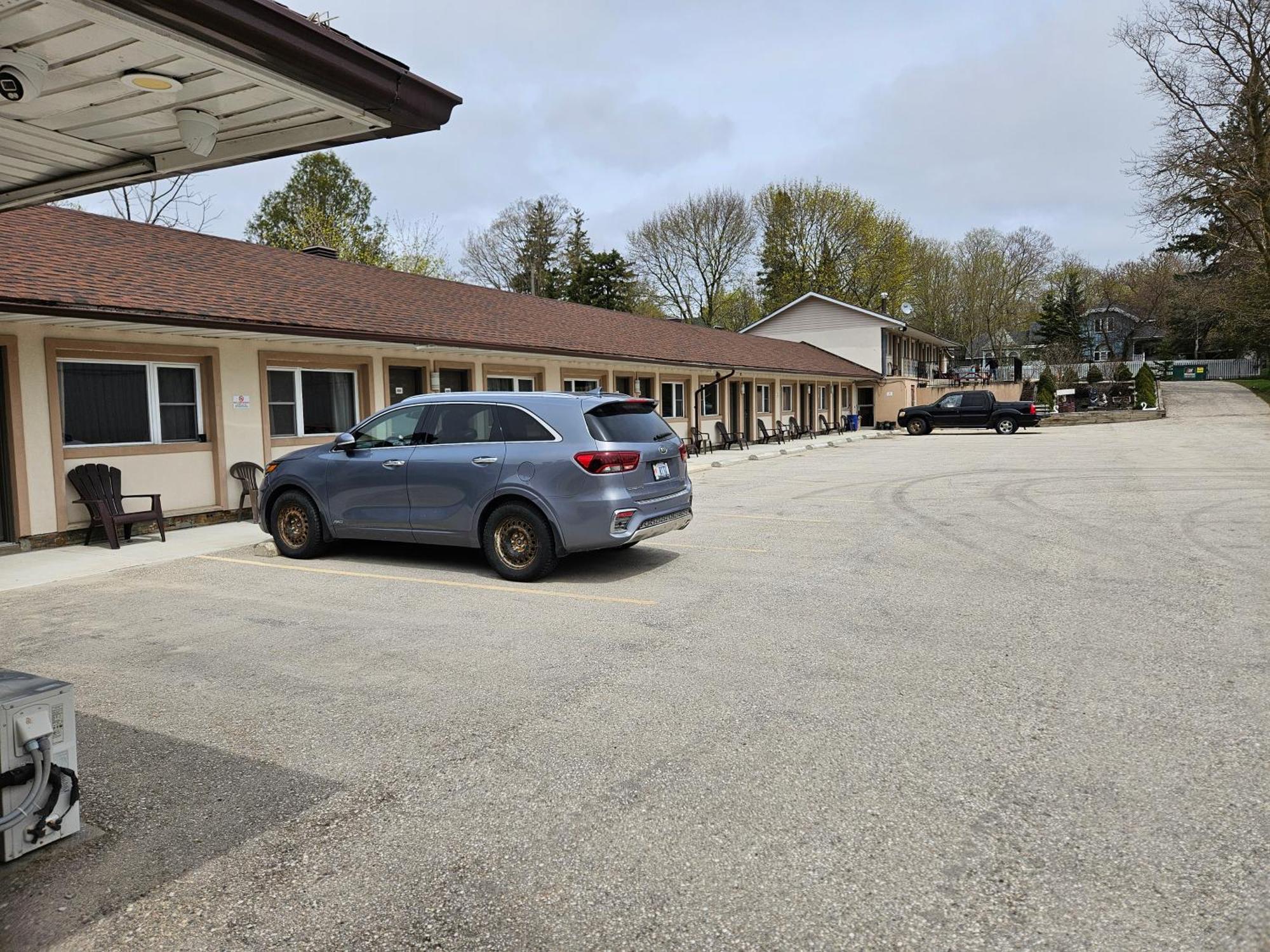Forest Plaza Motel Mount Forest Dış mekan fotoğraf