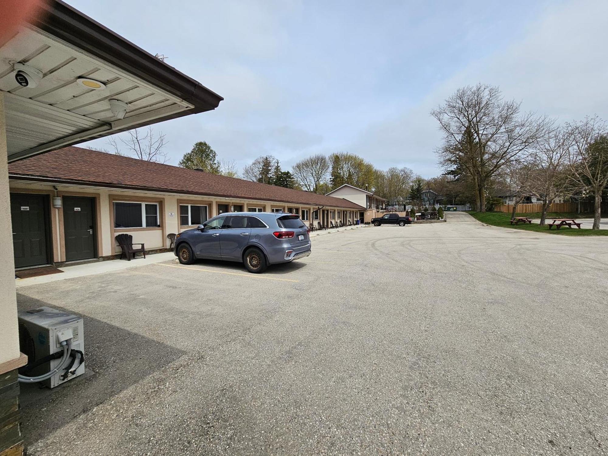 Forest Plaza Motel Mount Forest Dış mekan fotoğraf