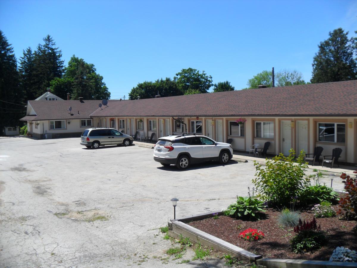 Forest Plaza Motel Mount Forest Dış mekan fotoğraf